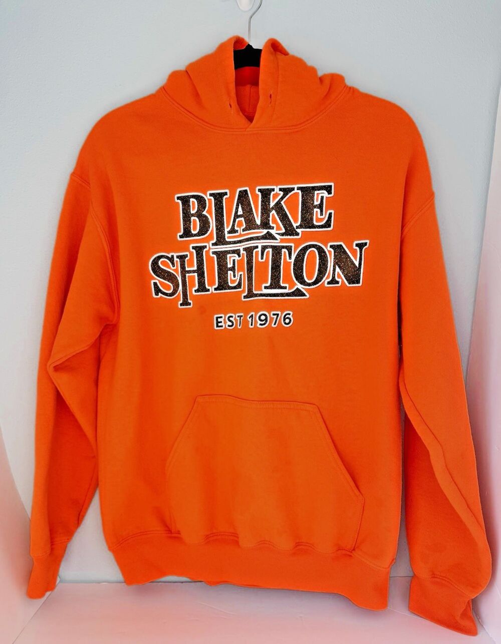 Blake Shelton Hoodie Mens M Orange Gildan Pullover Sweatshirt Country Music